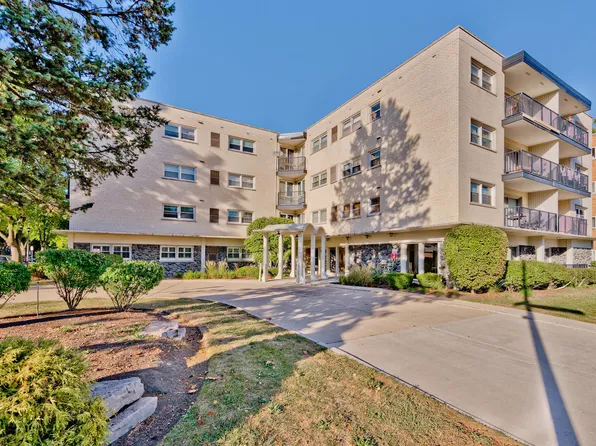 8001 Lockwood Ave APT 201, Skokie, IL 60077
