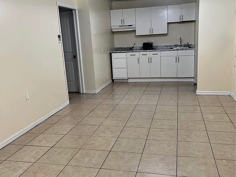 2101 W Kyra Dr #1 — Photo 6