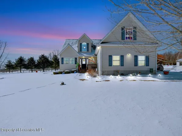 932 Meadowlark Dr, Madison Township, PA 18444