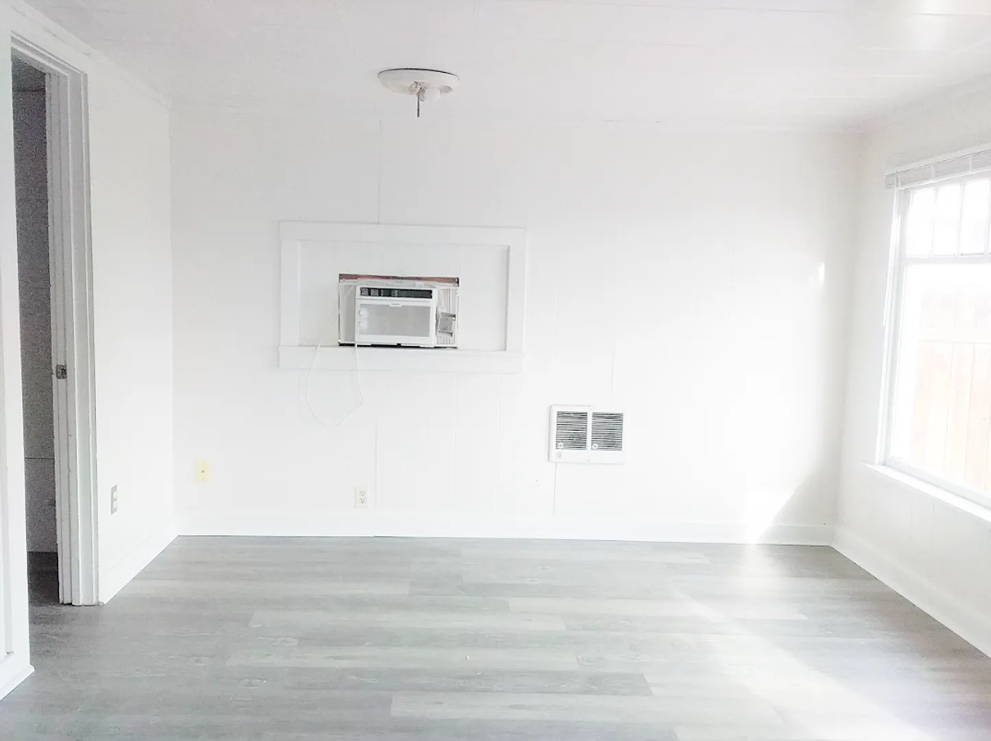 Two-Bedroom, One-Bath HOUSE for Rent ~ Water and Sewer Included! — Photo 4