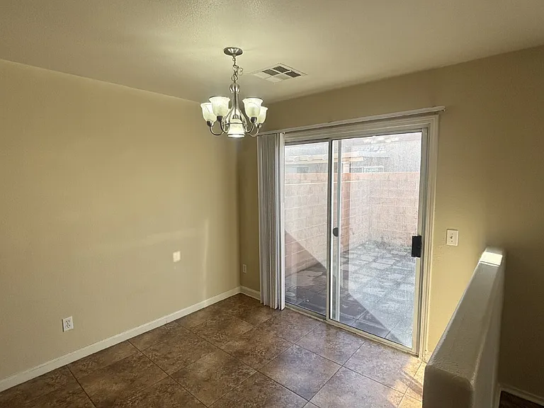 709 Spotted Eagle St — Photo 5