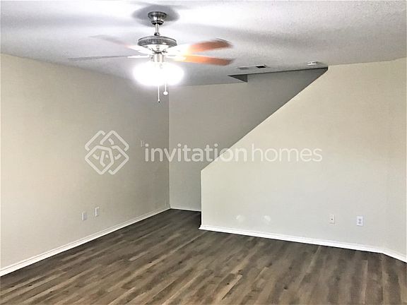 5th image of 1424 Creekview Dr