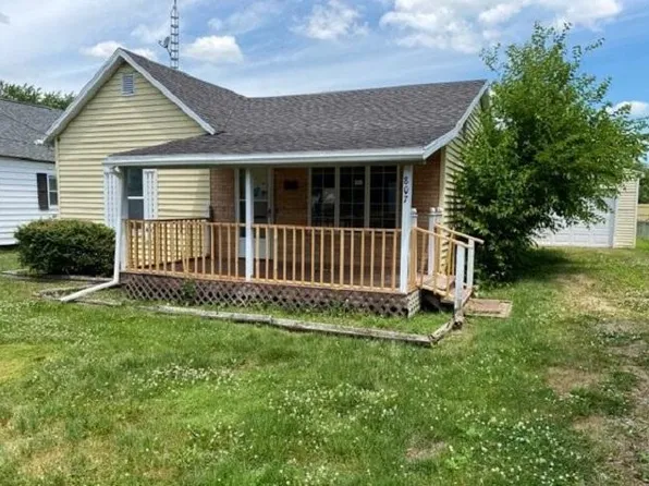 807 Franklin St, Pawnee, IL 62558