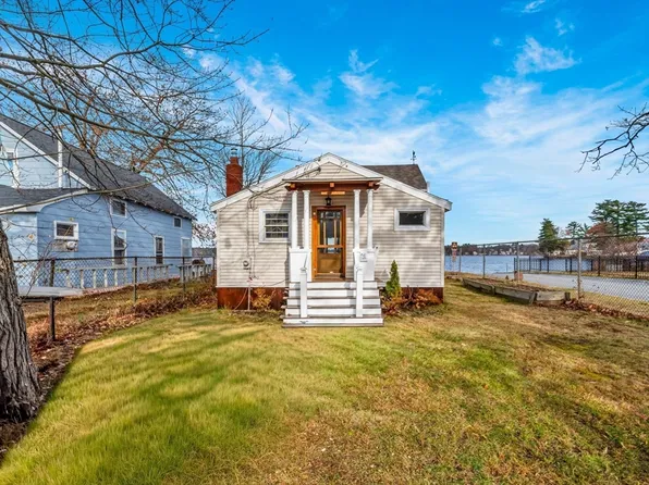 1 Bisson Ln, Merrimac, MA 01860