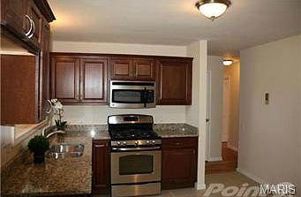 3rd image of 1360 Bobolink Dr