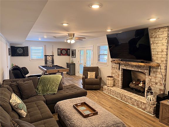3rd image of 141 Poinsettia Dr