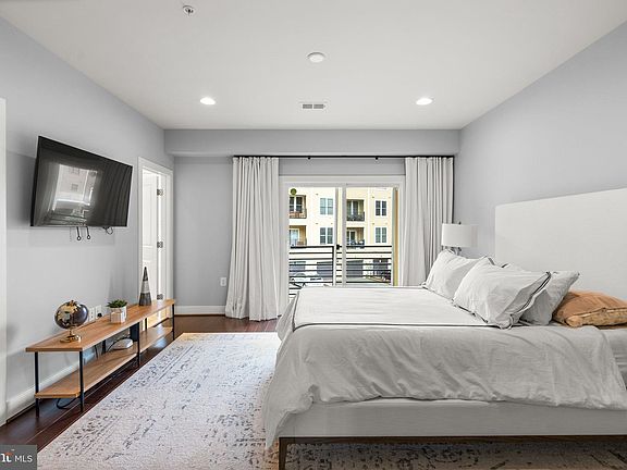 5th image of 1906 Potomac Ave #101