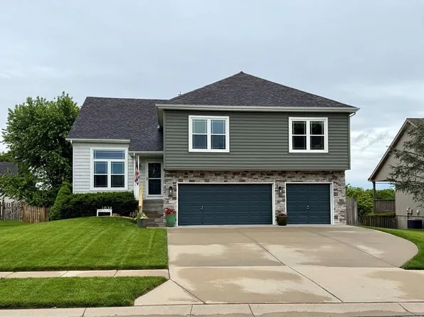 1834 White Tail Ln, Liberty, MO 64068