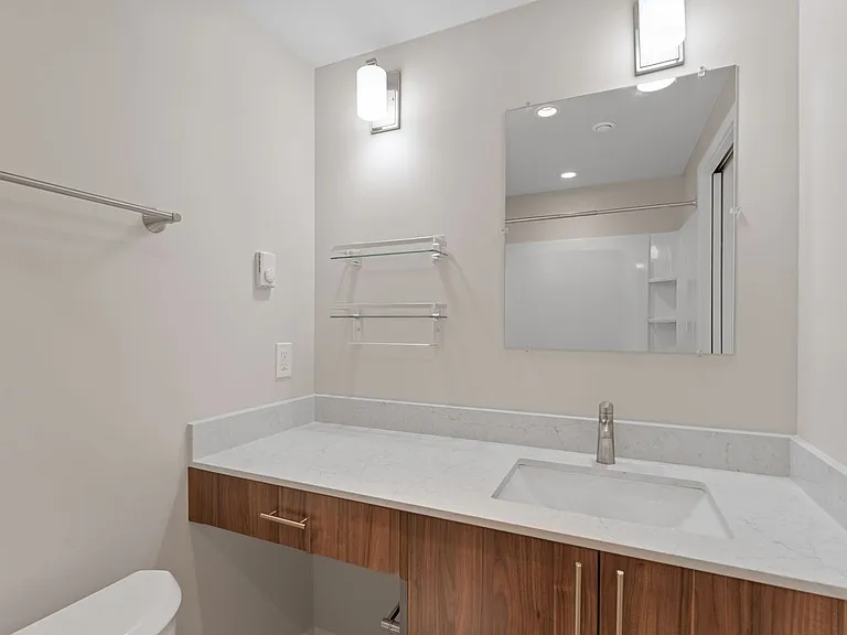 McKinnley Apartments - Luxury Studios! — Photo 30