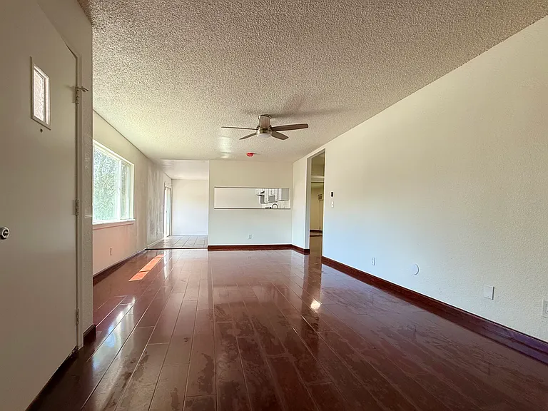 3220 Montrose Ave #B — Photo 3