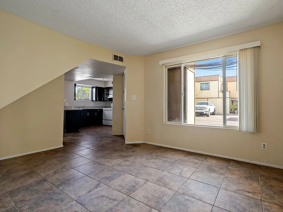 4-web-or-mls-1742 E Pepper Cir Apt 4--1_12132024