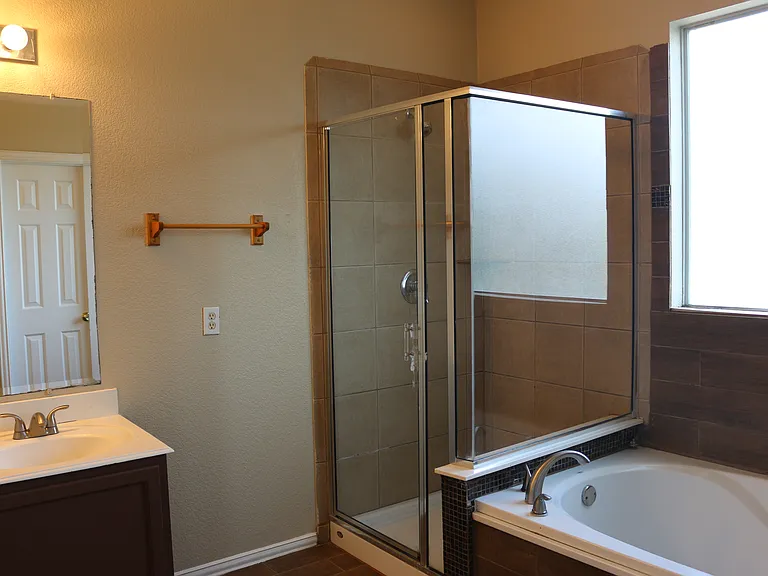 327 Regency Dr — Photo 20