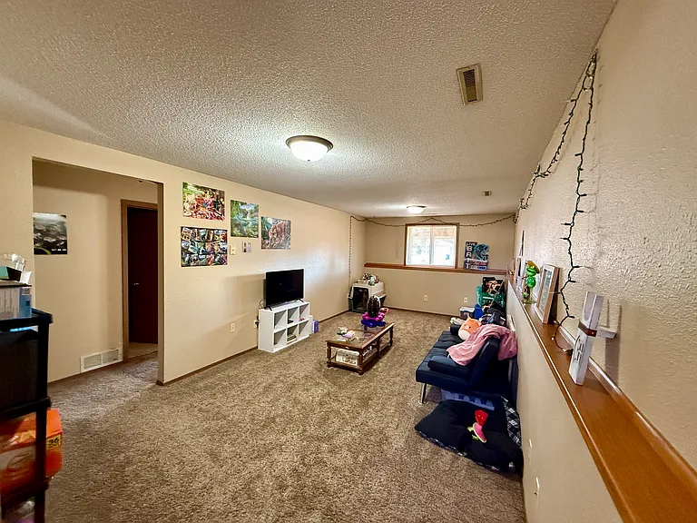 1042 Castlewood Dr — Photo 8