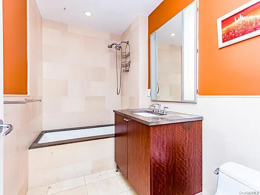 Sold by Re/Max In The City | media 27