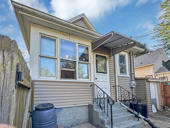 5th image of 13400 Greenwood Ave