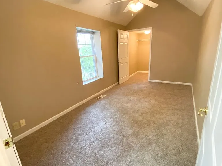 Columbia Square Apartments — Photo 4