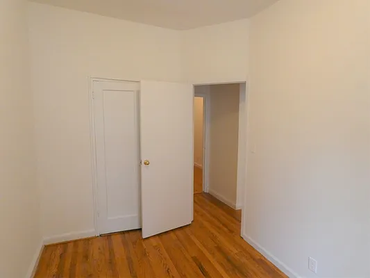 Rented by Karten Real Estate Services LLC | media 25