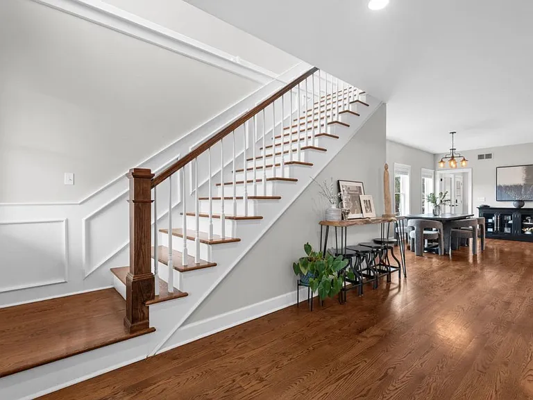 819 Irving Ave — Photo 25