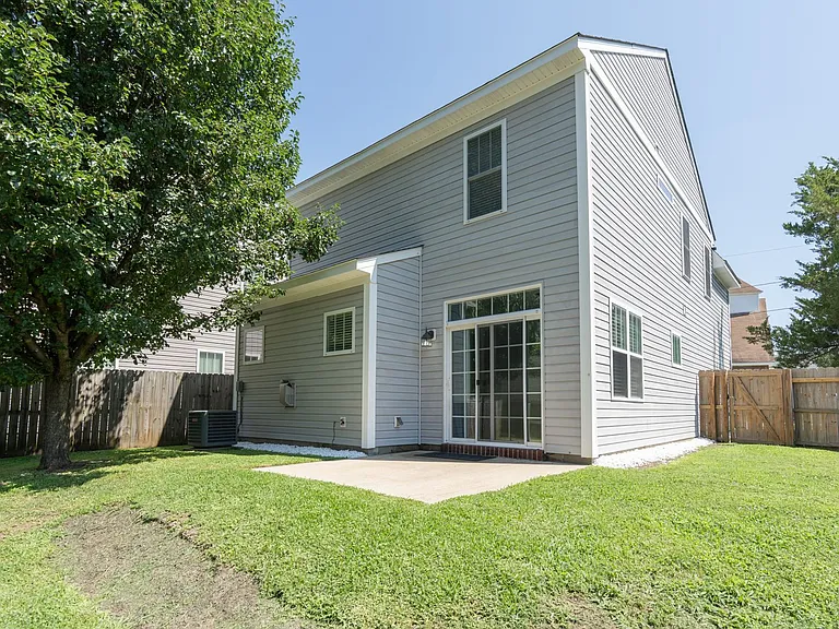 1400 Goodman St — Photo 46