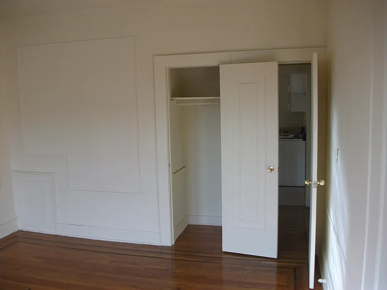 654 Lyons Avenue — Photo 9
