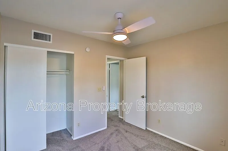 2 bed, 1.5 bath, 928 sqft, $1,400 — Photo 2