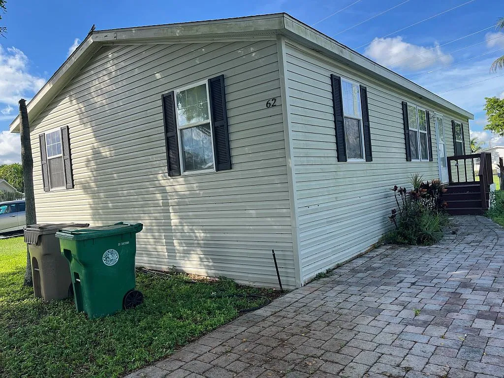 3 bed, 2.0 bath, 1232 sqft, $1,999 — Photo 2