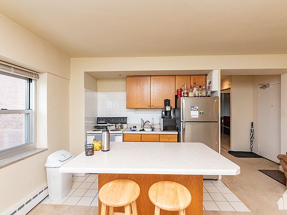 3rd image of 4960 N Marine Dr APT 918