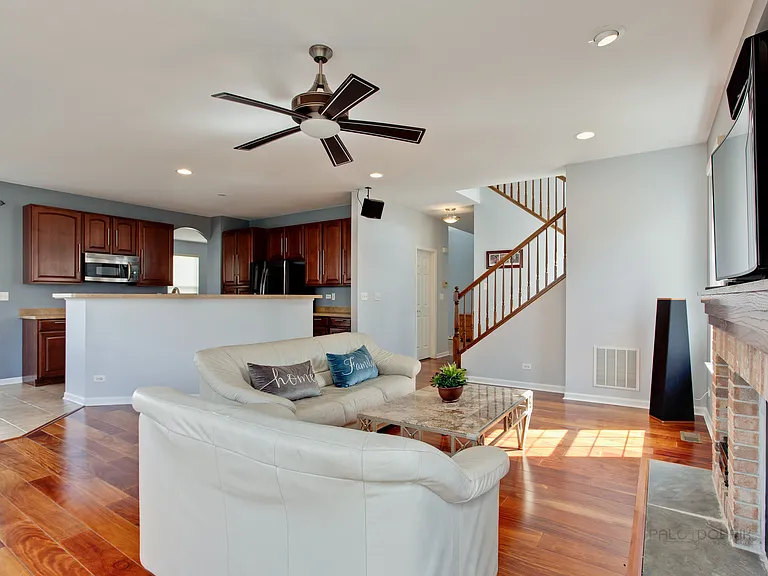 620 Geneva Ct — Photo 17