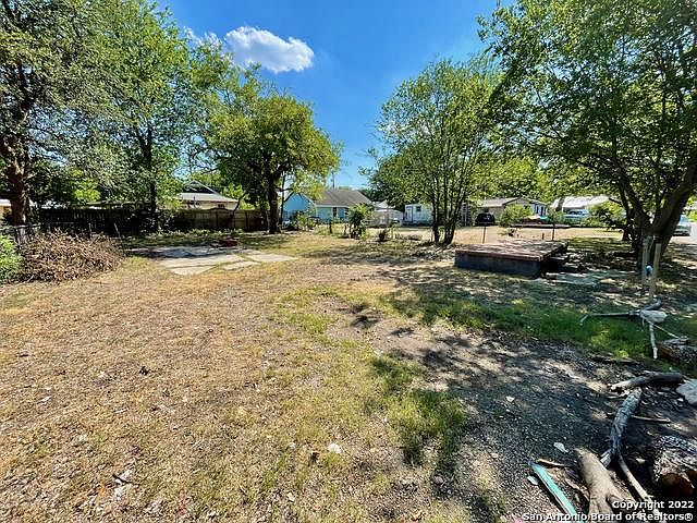 2nd image of 112 Del Valle Aly