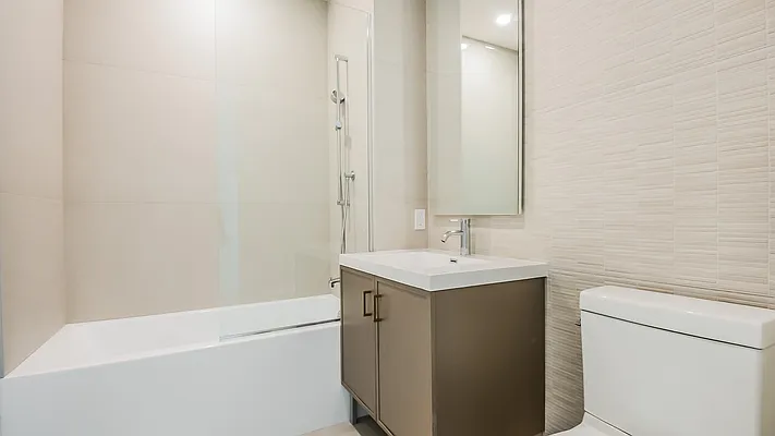 Bathroom, photo 1
