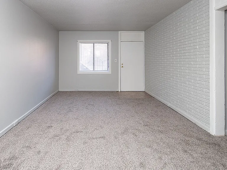 Lynnwood Garden Apartments — Photo 46