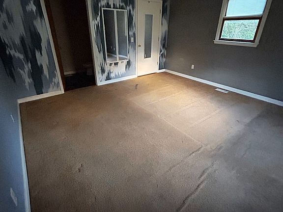 5th image of 320 E Lake St