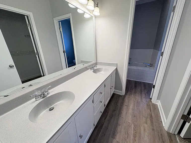 208 Forest View Ct — Photo 31