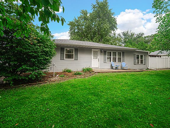 3rd image of 140 Hjelm Rd