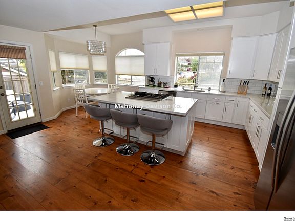 4th image of 182 Windsor Dr