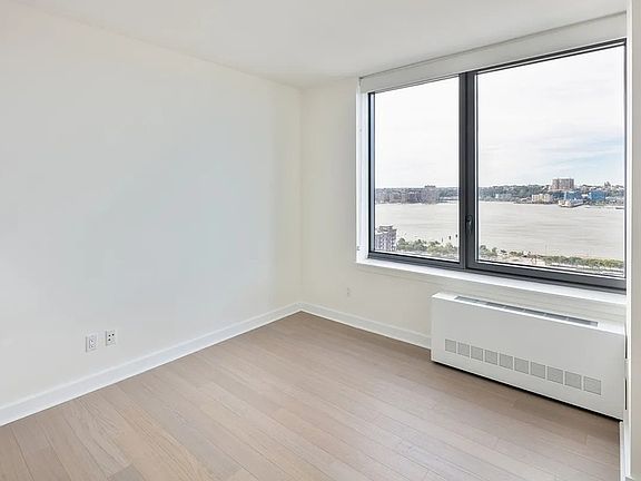 5th image of 312 11th Ave APT 20L