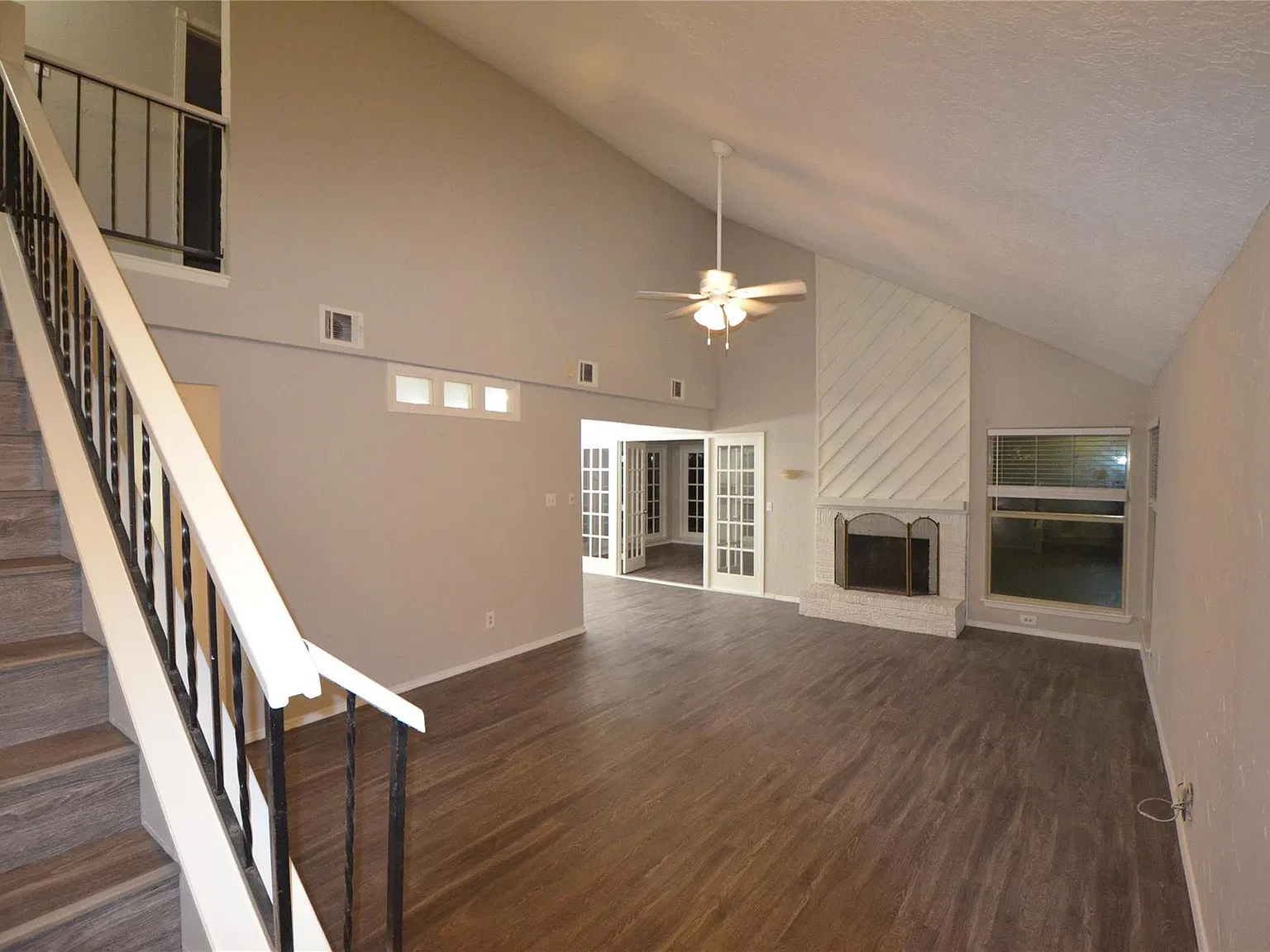 3 bed, 2.0 bath, 1744 sqft, $1,767 — Photo 2