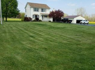 7349 Ellicott Rd, Lockport, NY 14094