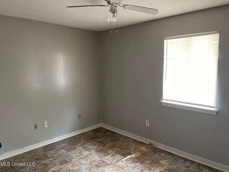2nd image of 416 W Hill Dr
