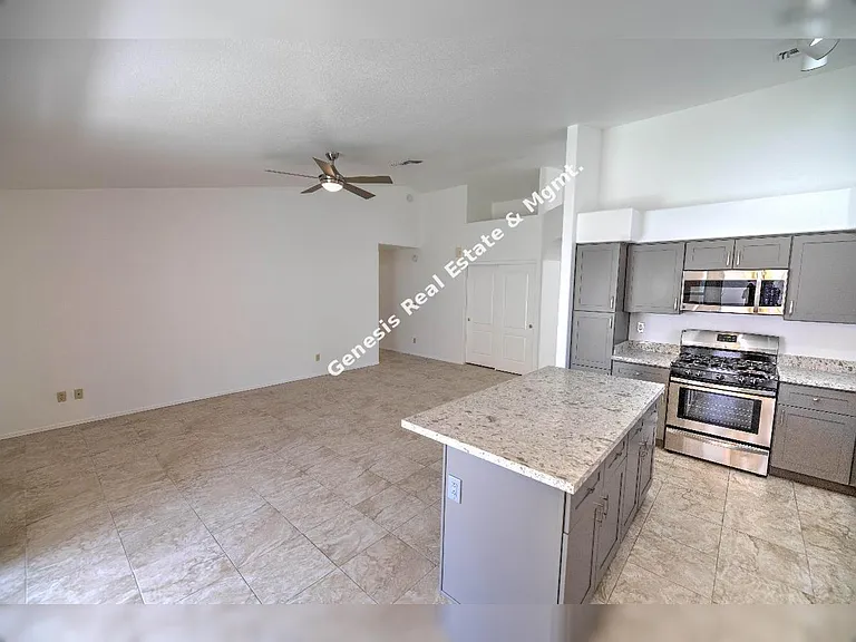 10019 N Roxbury Dr — Photo 20
