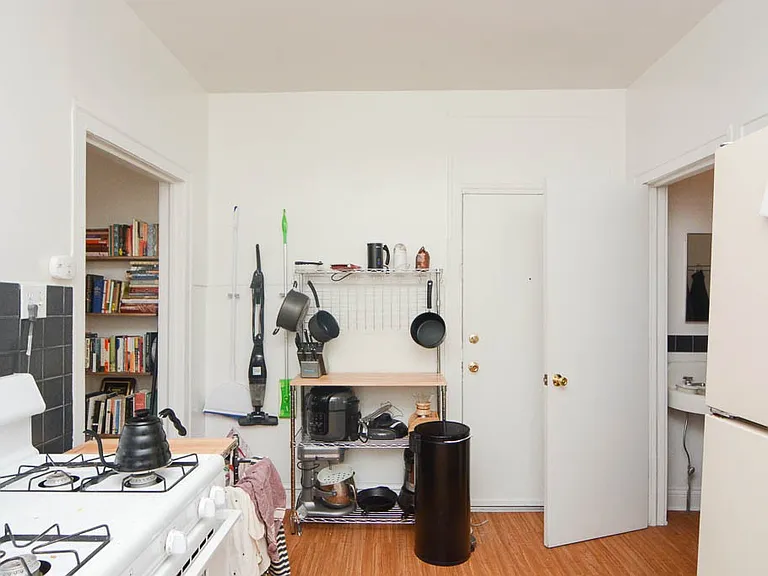 1933 W Crystal St #2A — Photo 5