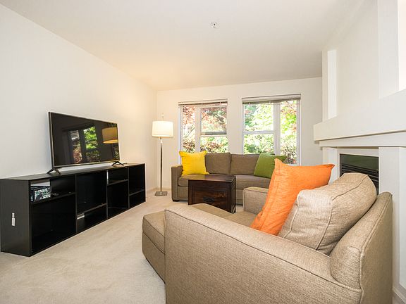 5th image of 4343 Roosevelt Way NE APT 305