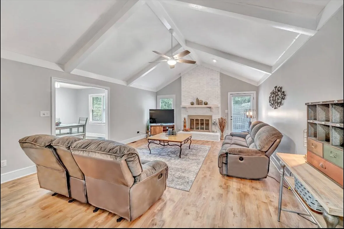 6109 Gainsborough Dr — Photo 2