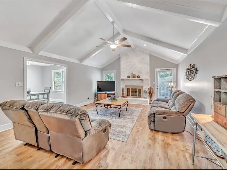 6109 Gainsborough Dr — Photo 2