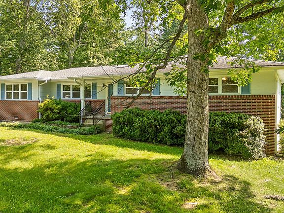 2nd image of 703 Danbury Dr