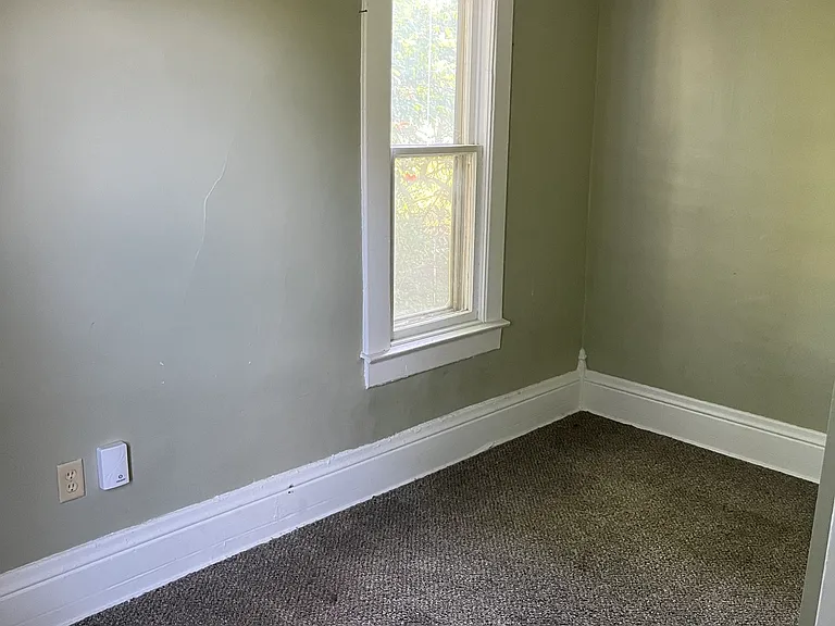 302 N Thompson St — Photo 5
