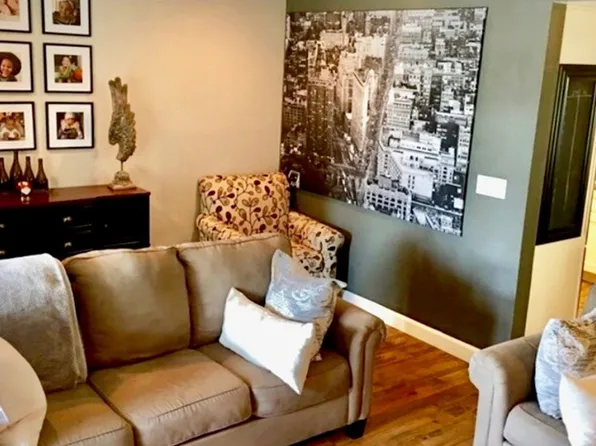 2601 E 19th St APT 16, Signal Hill, CA 90755
