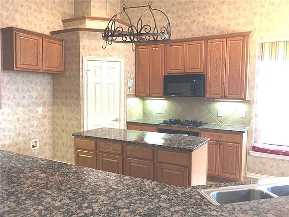 5th image of 15909 Twin Cove Dr