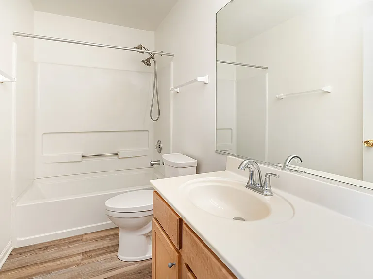 593 Springbrook Trl N — Photo 8