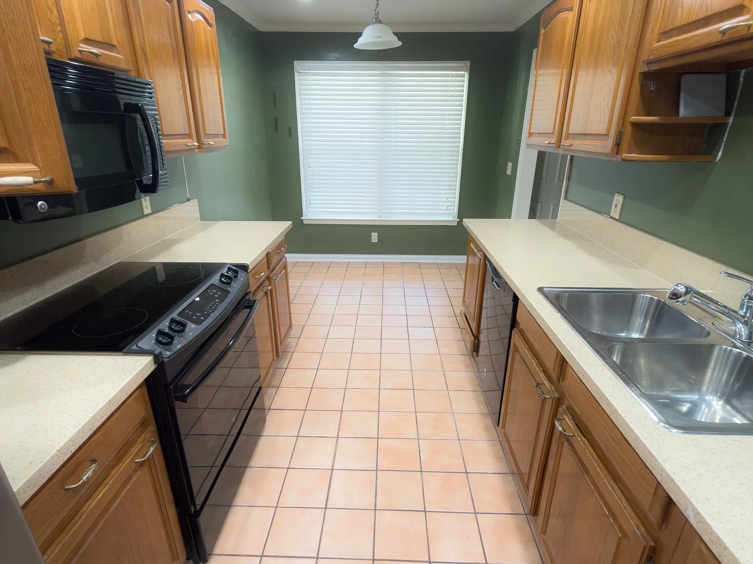 3 bed, 1805 sqft, $1,800 — Photo 3